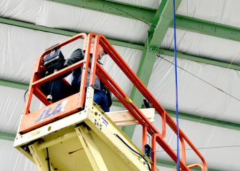 How To Load A Scissor Lift Onto A Trailer