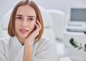 What is acne rosacea and what causes rosacea acneica in children and adults