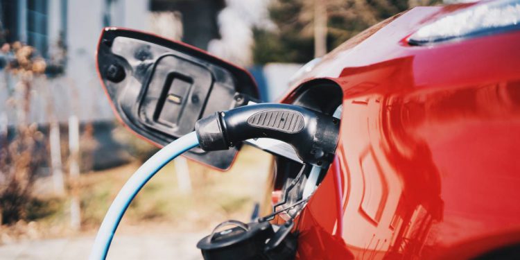 How much does it cost to fully charge an electric car in Australia? Is charging an EV to 100% bad? Can I have an EV charger at home?